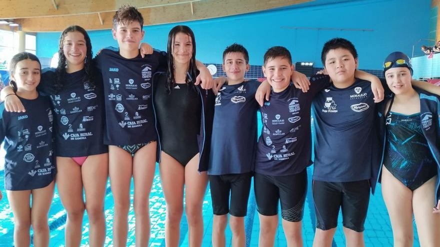 Los nadadores del CN San José Obrero posan en «La Palomera» (León). | Cedida