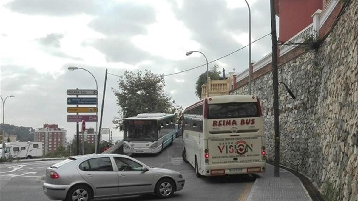 Imagen del acceso a Gibralfaro para autobuses y vehículos.