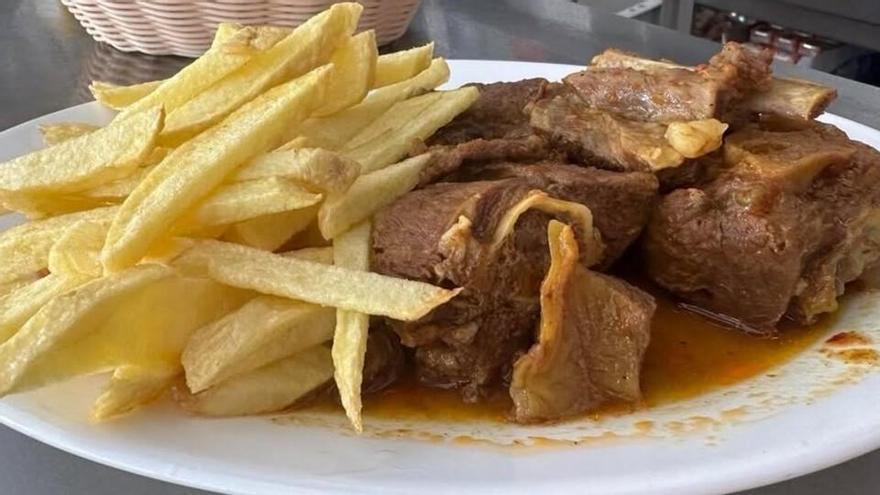 El mítico bar de Las Palmas de Gran Canaria que triunfa con recetas de toda la vida: una parada obligatoria en la capital