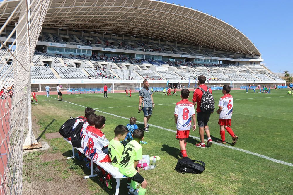 Búscate en las fotos de la VI Fiesta del Deporte de Málaga