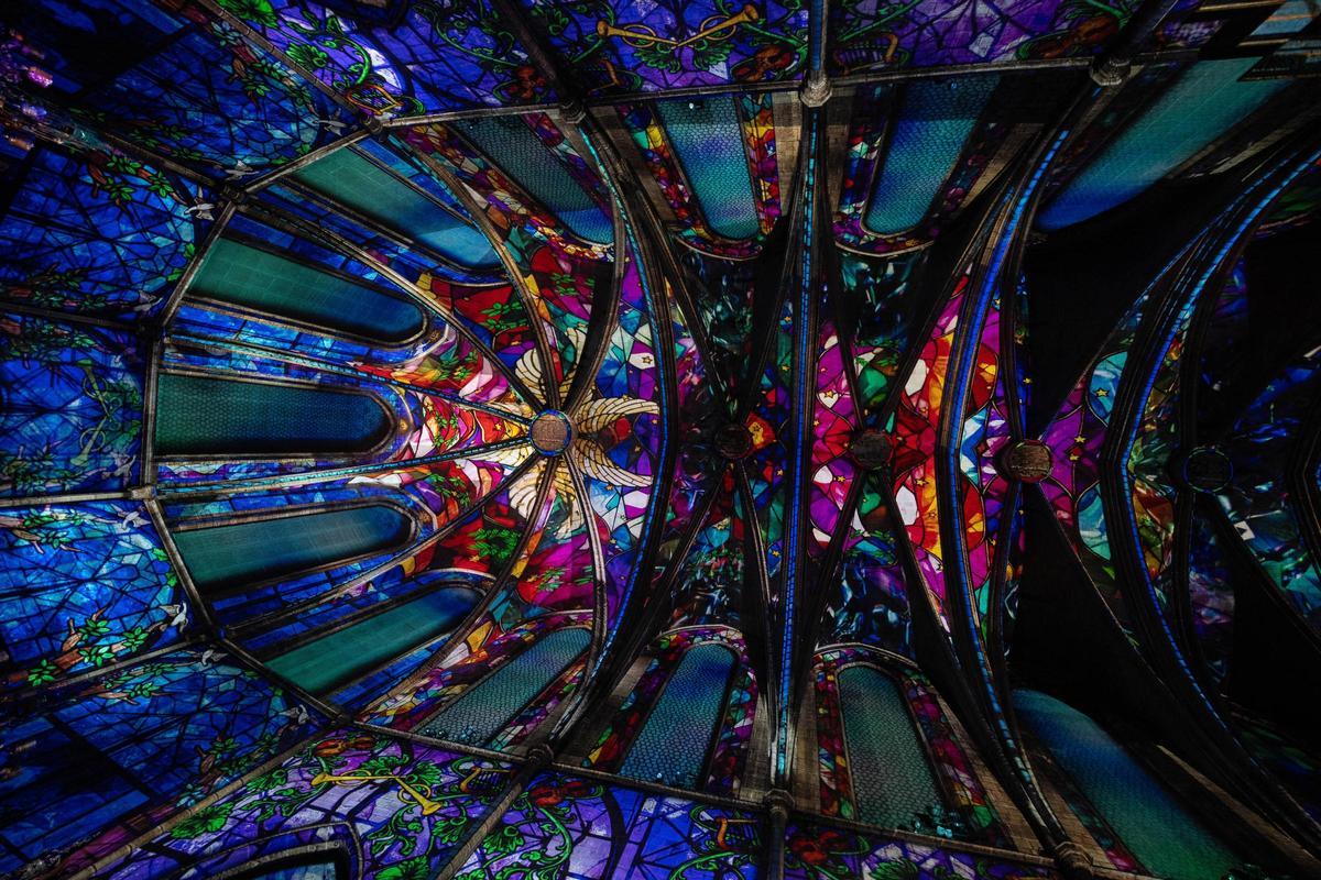 ‘LUMINISCENCE’, un espectáculo inmersivo de luz y música en Santa Maria del Pi