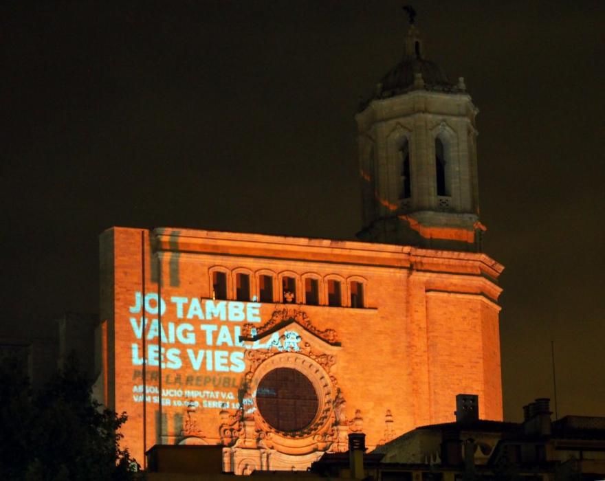 Acció reivindicativa dels CDR amb un mapping a la catedral de Girona