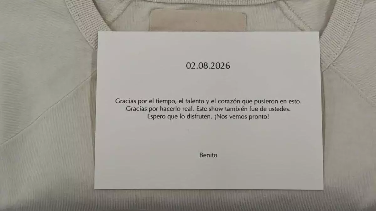 Bad Bunny regala una camiseta como la suya de la Super Bowl a los trabajadores de Zara: "Este 'show' también fue de ustedes"