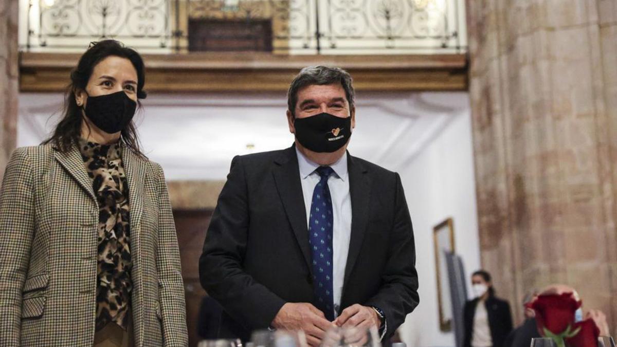 El Ministro y Eva Rodríguez, presidenta de APD. | Irma Collín