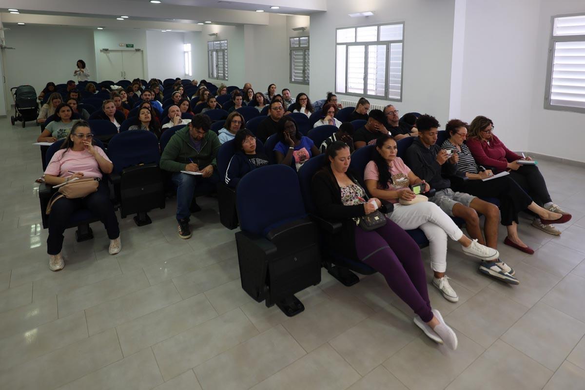 Las jornadas de regularización de inmigrantes de Sant Antoni, en imágenes Las jornadas de regularización de inmigrantes de Sant Antoni, en imágenes