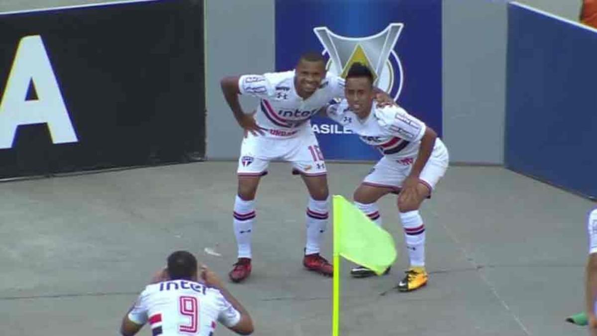 Cueva celebró el triunfo del Sao Paulo.