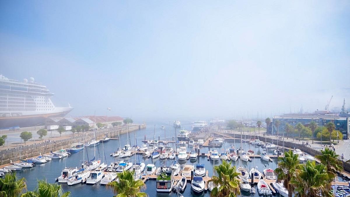 Niebla en el puerto de Vigo, esta mañana