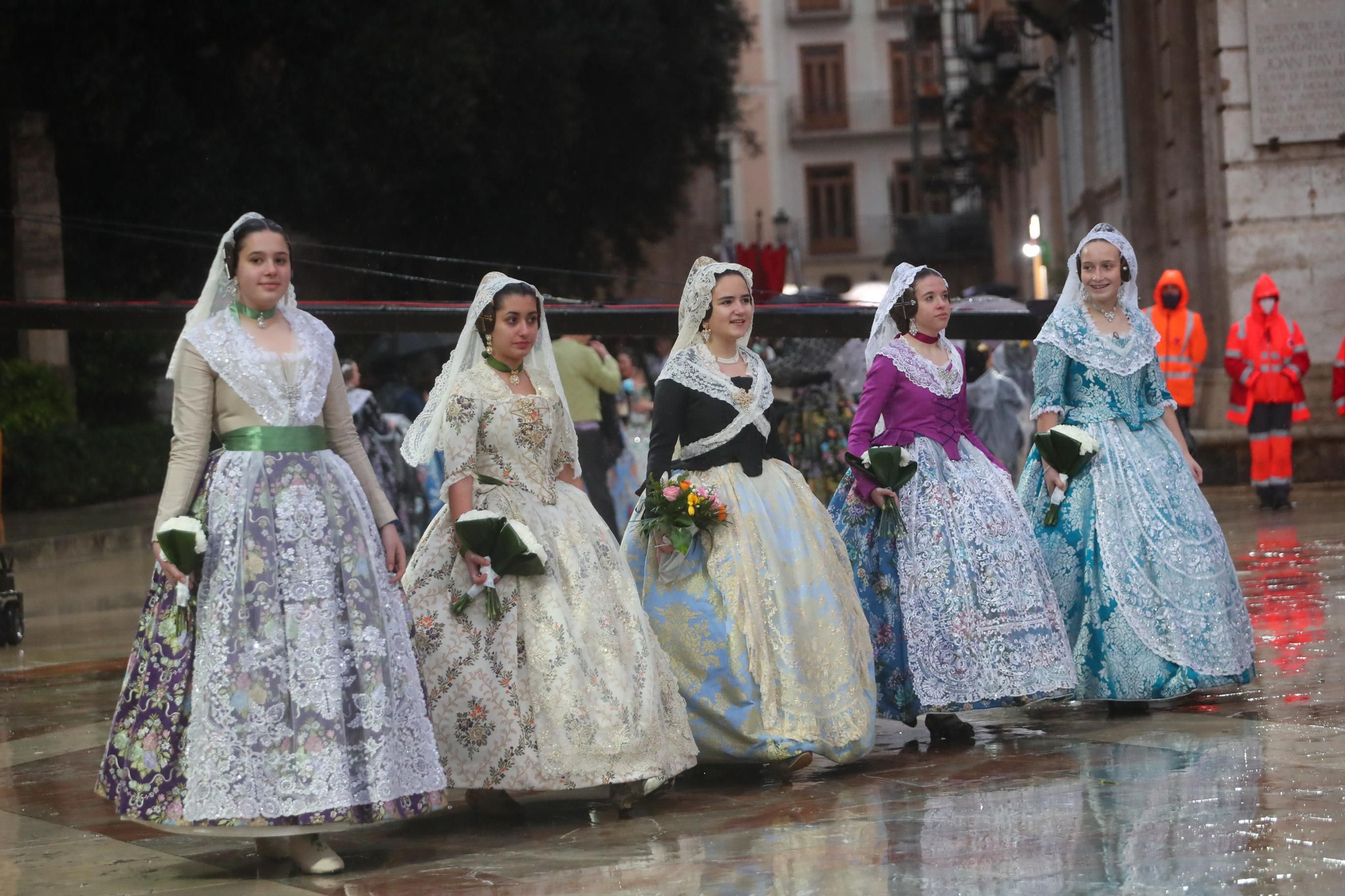 Búscate en el primer día de ofrenda por la calle de la Paz (entre las 18:00 a las 19:00 horas)