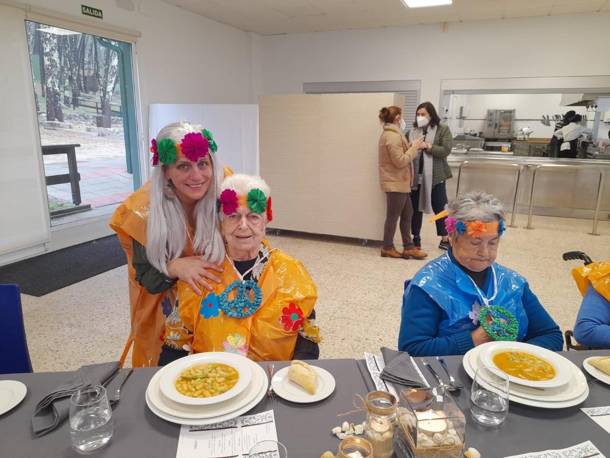 Asistentes a la fiesta de las personas mayores llevada a cabo en A Lanzada.