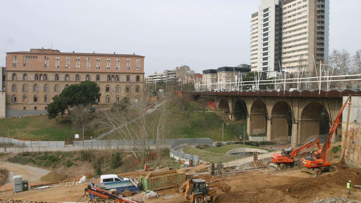 Obras de la construcción del metro del Vallès, en el parc de Vallparadís, en Terrassa, en una imagen de archivo.