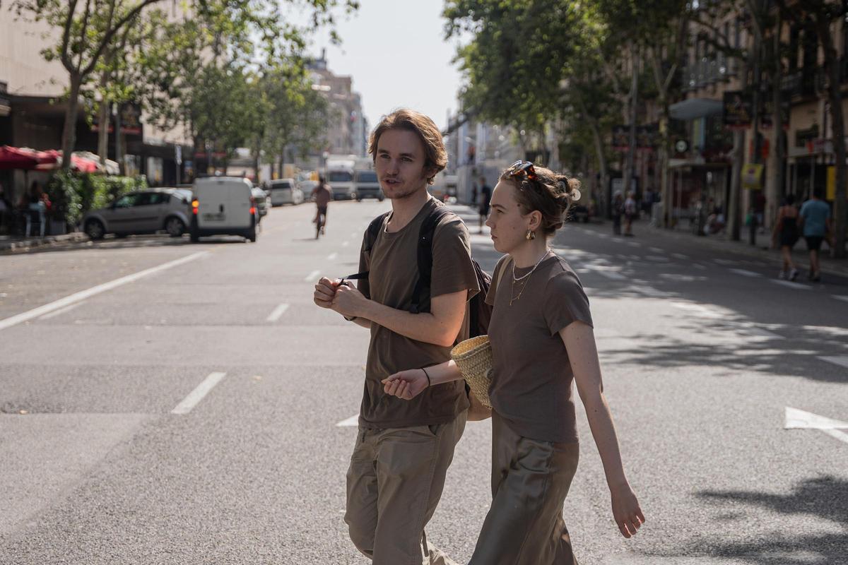 Peatones en Passeig de Gràcia este mes.