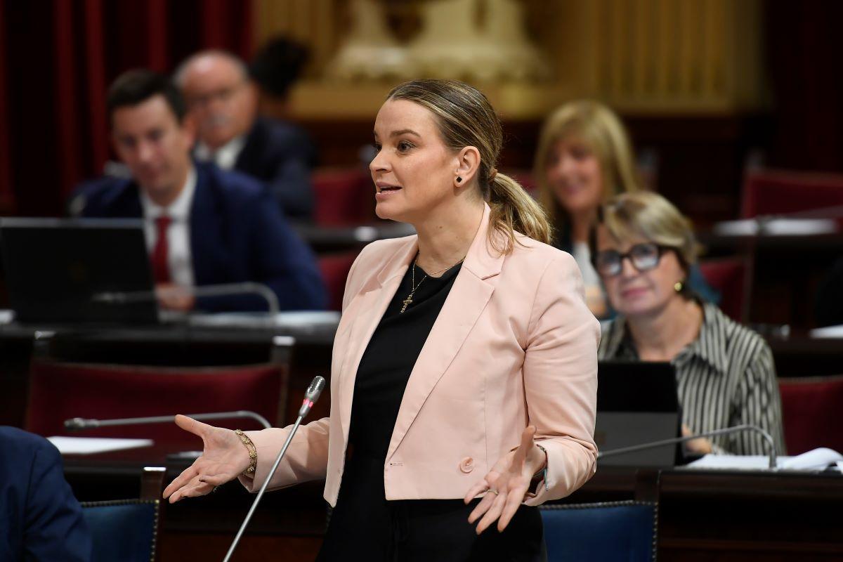 Ministerpräsidentin Marga Prohens am Dienstag (21.10.) im Balearenparlament.