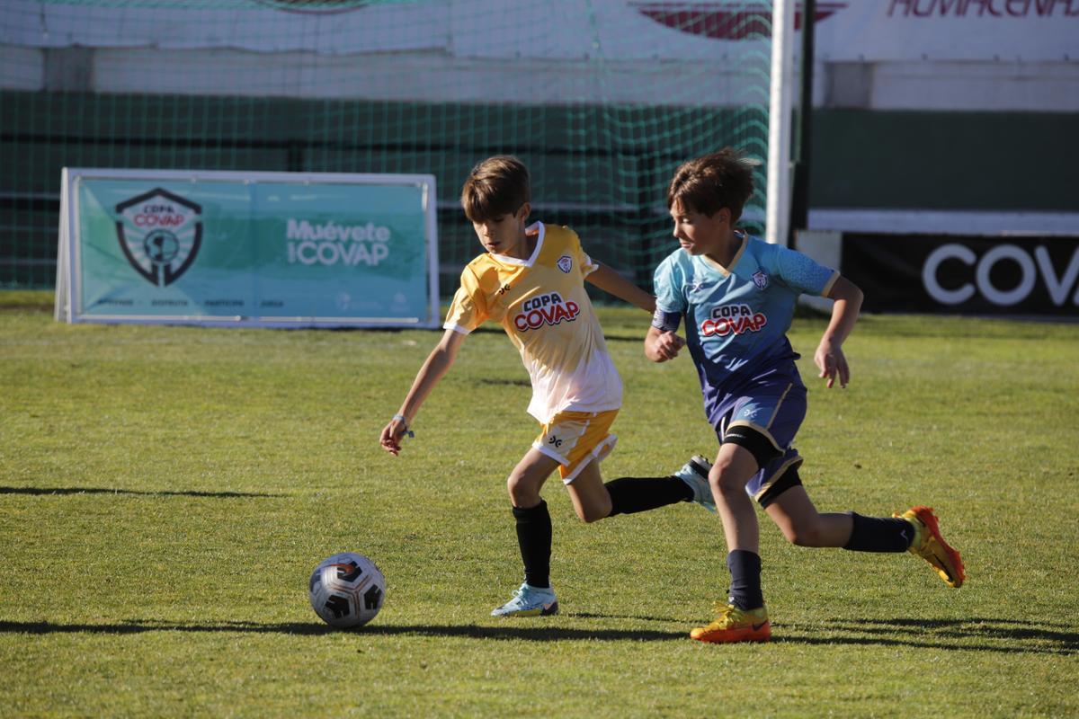 Un choque de fútbol de la Copa Covap.