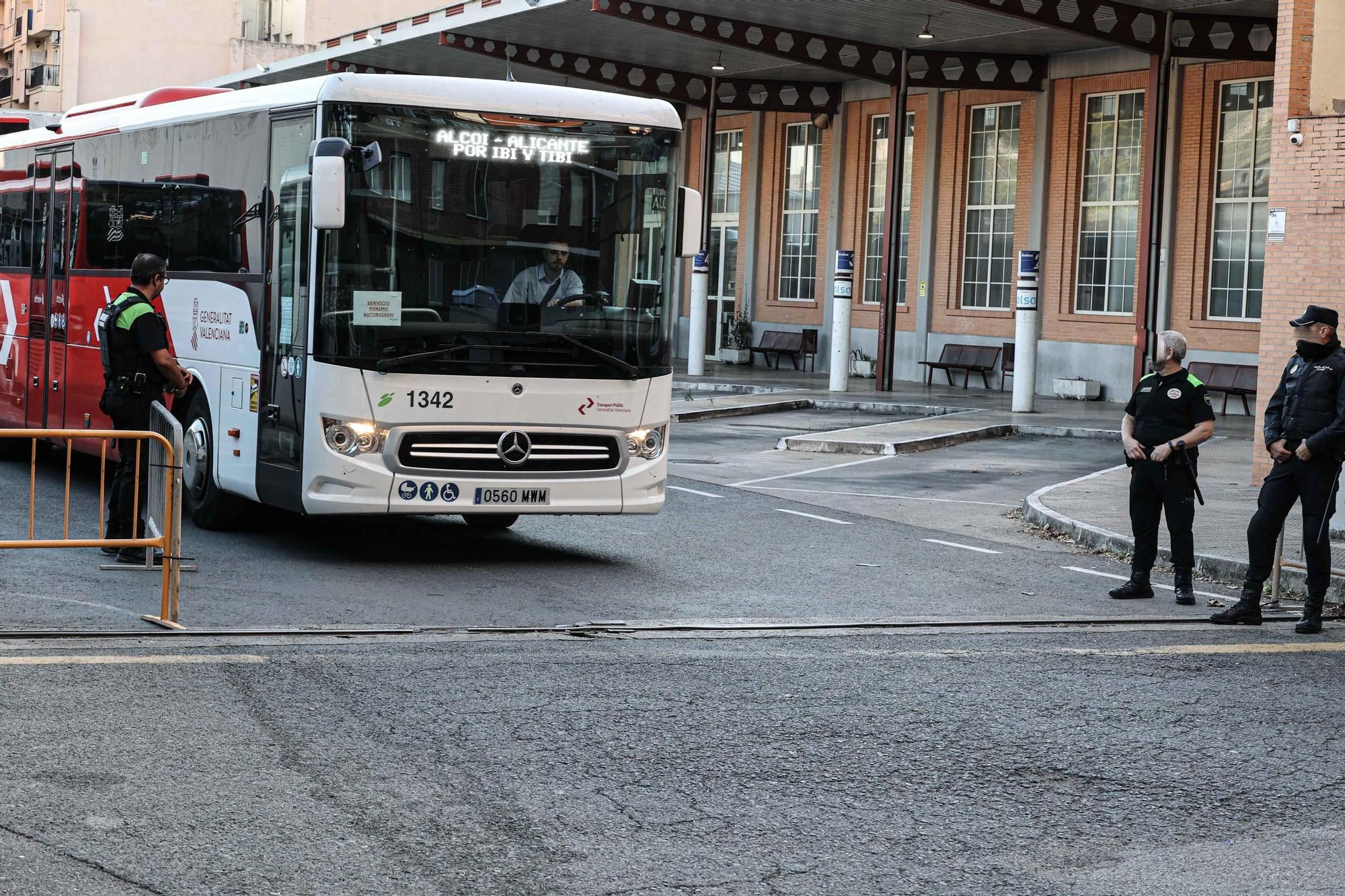 Imágenes de la huelga de los trabajadores de Automóviles La Alcoyana Vectalia
