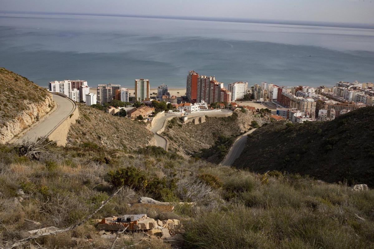Vista del barrio de San Antonio del Mar de Cullera desde la montaña urbanizable.
