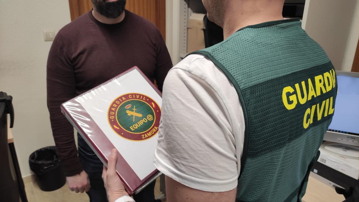 Un imagen de la Guardia Civil en una investigación.