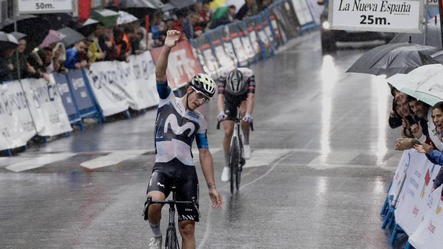 Espectacular victoria de Iván García Cortina en la segunda etapa de la Vuelta Ciclista a Asturias, que cambia de líder