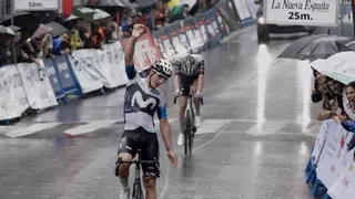 Espectacular victoria de Iván García Cortina en la segunda etapa de la Vuelta Ciclista a Asturias, que cambia de líder