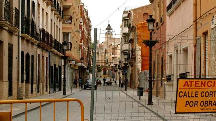 Vecinos y comerciantes exigen la apertura de Cánovas del Castillo