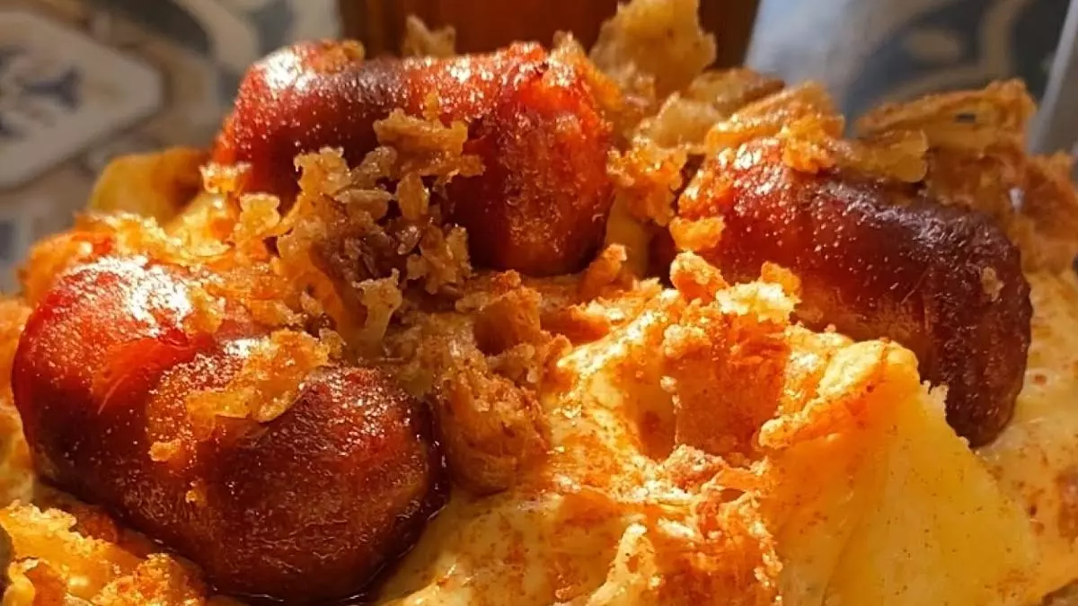 "Originales y sabrosísimas": El bar de Barcelona aclamado por sus patatas bravas