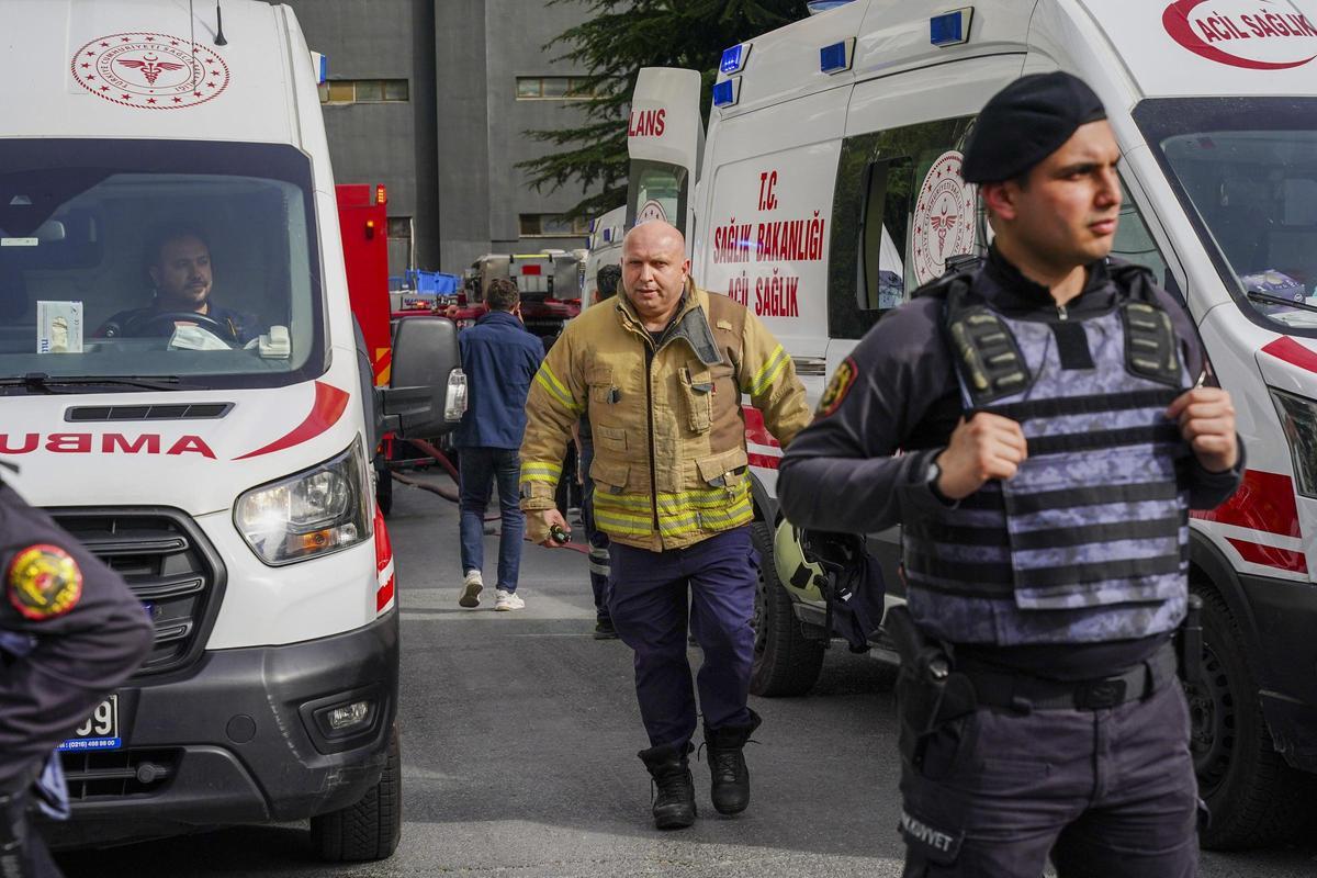 Al menos 29 muertos en un incendio en una discoteca de Estambul