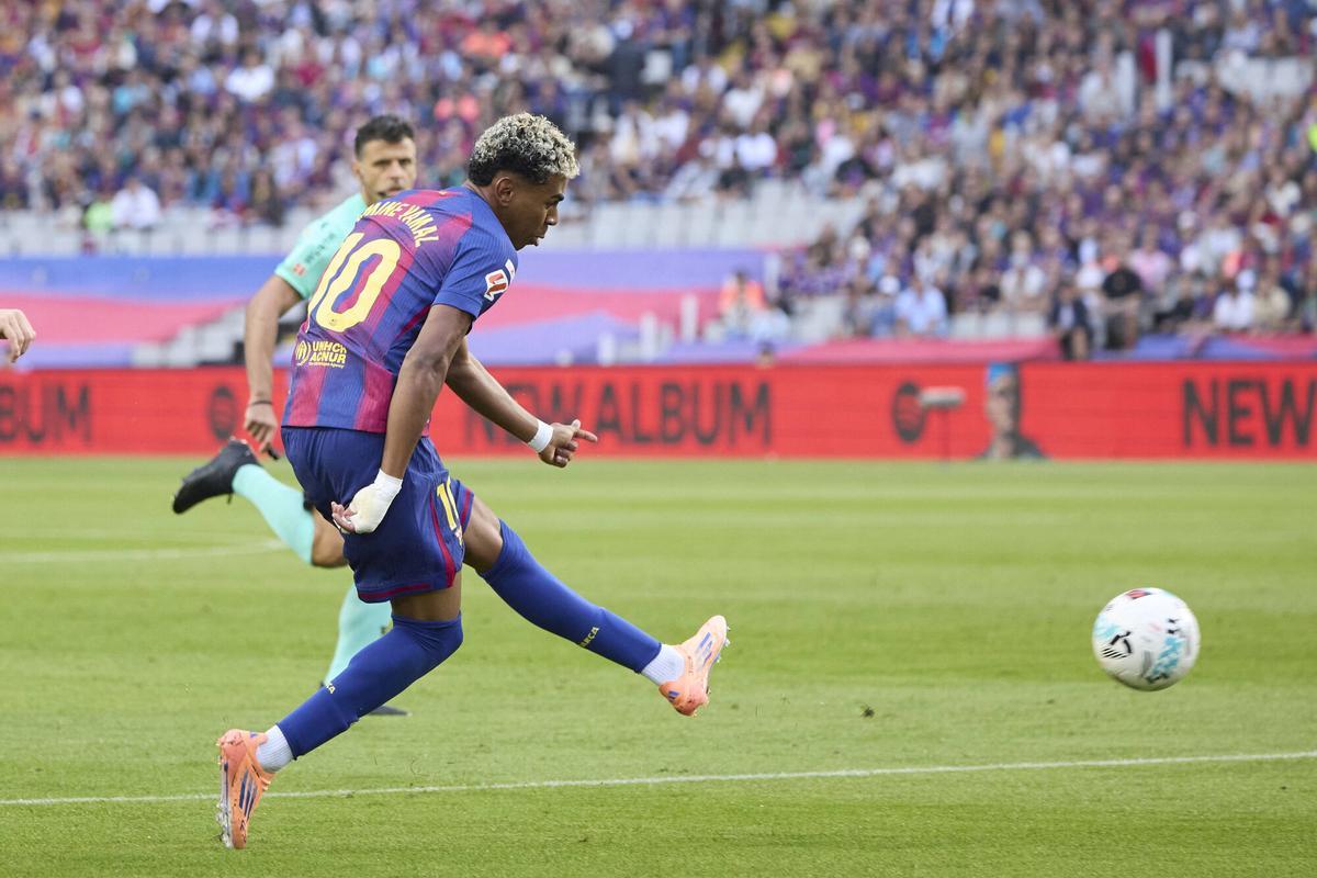 Lamine Yamal en acción en un partido del FC Barcelona