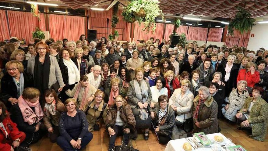 La fiesta de las mujeres de la zona rural, con premio a la vecina de Serín Fredesvinda León