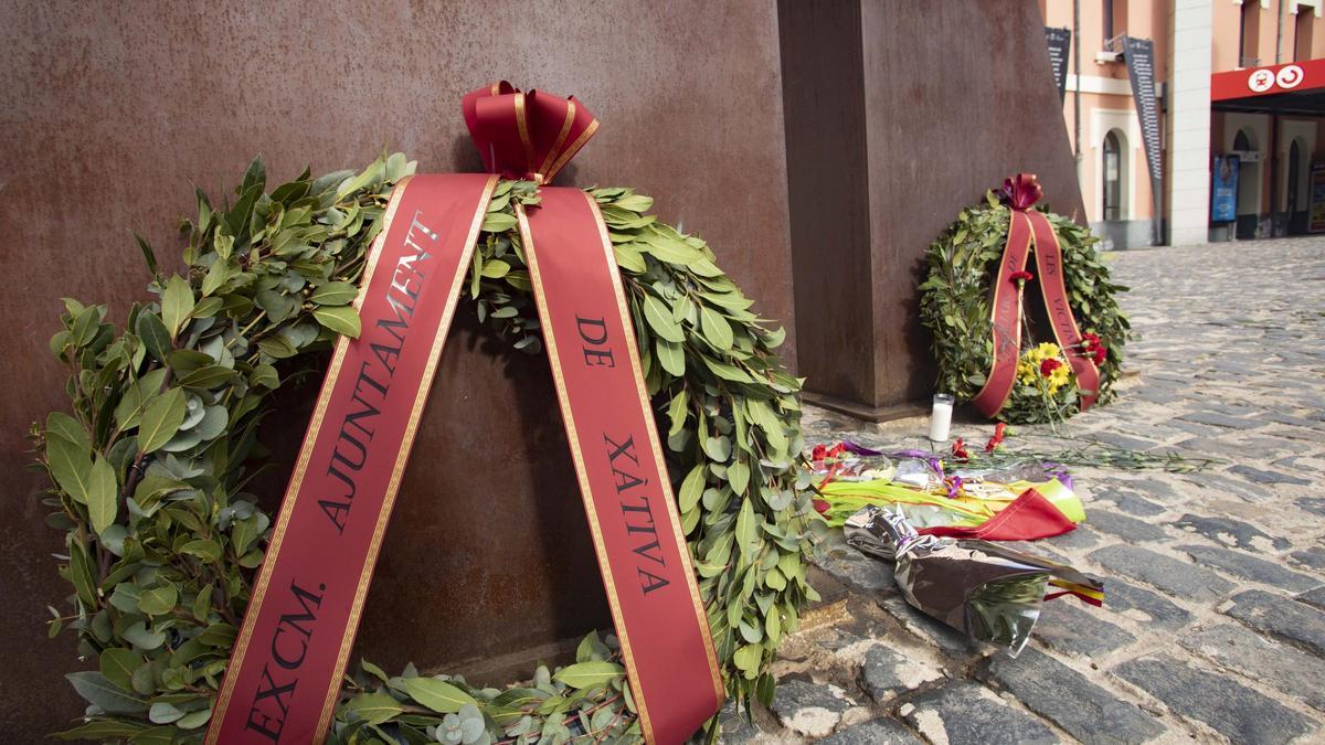Homenaje a los fallecidos en el bombardeo de la estacion de Xàtiva de 1939.