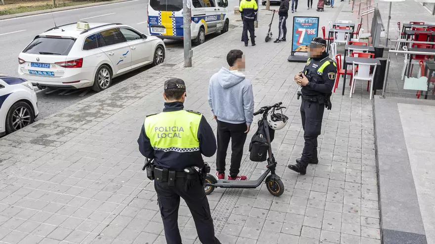 Alicante sigue apretando a los patinetes eléctricos: pasa de tres multas diarias a más de diez