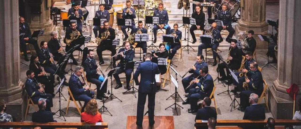 Concierto de la banda de música del Mando Aéreo de Canarias por la conmemoración del año Jacobeo en el templo matriz de Gáldar. | | CEDIDA POR EL MANDO AÉREO DE CANARIAS