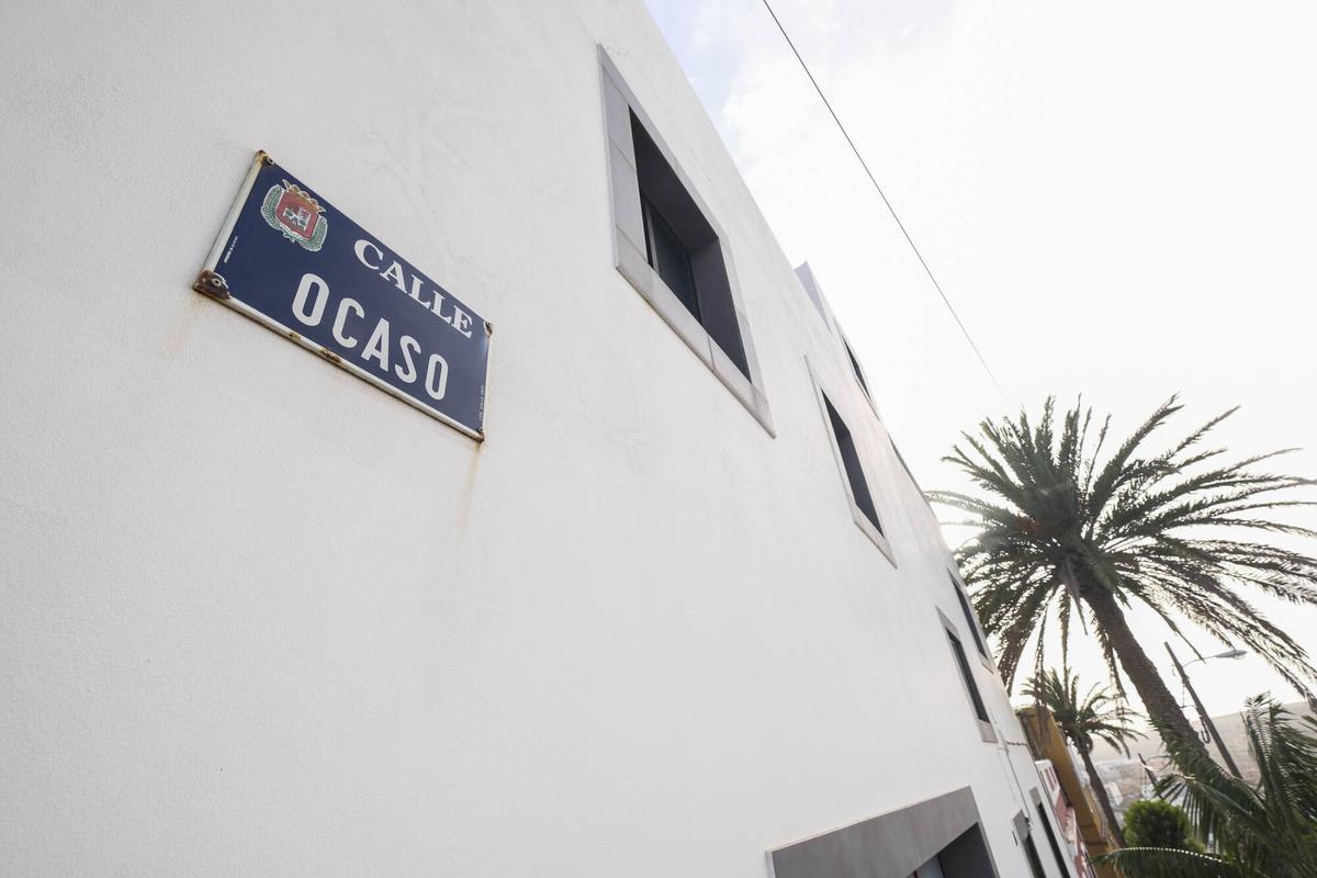 Placa de la calle Ocaso, en el barrio de Las Perreras