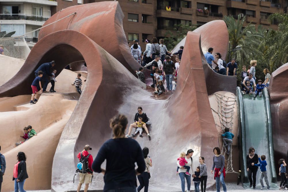 Actividades en el jardín del Túria, el antiguo cauce del río en València.