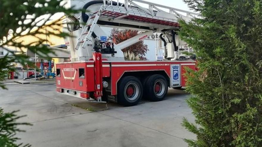 Cuatro afectados, uno menor, por inhalación de humo en un incendio en Antequera