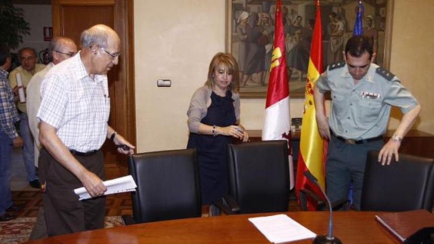 Luis V. Pastor, De la Higuera y Rodríguez-Medel, ayer en la Subdelegación.