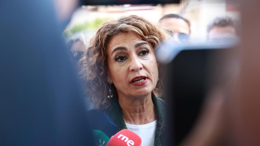 Montero aleja el adelanto electoral y la cuestión de confianza y reta a Feijóo a presentar una moción de censura