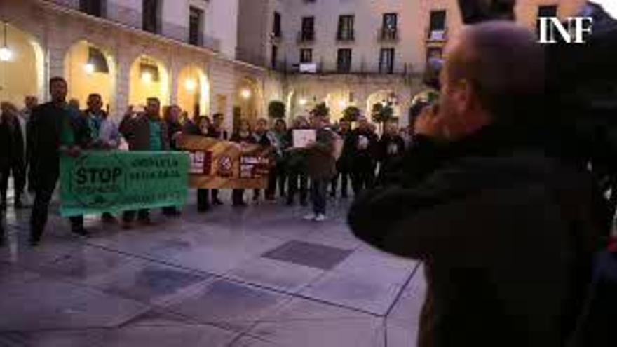 150 personas se manifiestan en Alicante contra el fallo del Supremo sobre las hipotecas