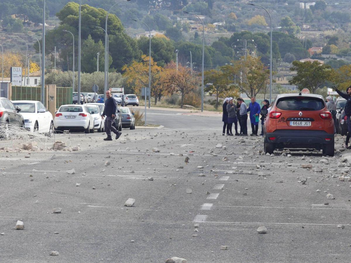 Grave explosión en una nave industrial de Ibi