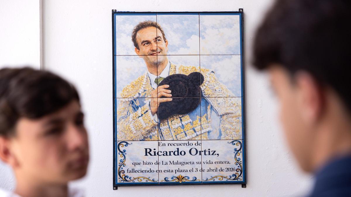 La plaza de toros de La Malagueta recordará para siempre al torero Ricardo Ortiz con el descubrimiento de un azulejo de cerámica con su imagen