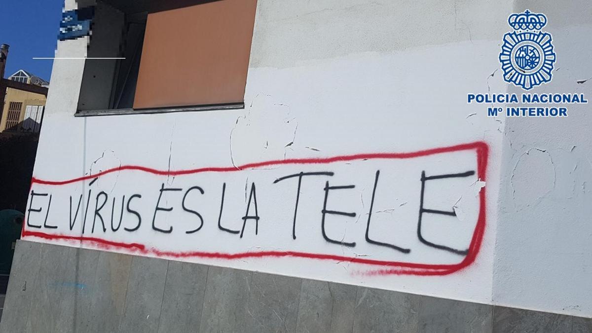 Una de las pintadas realizadas por el detenido