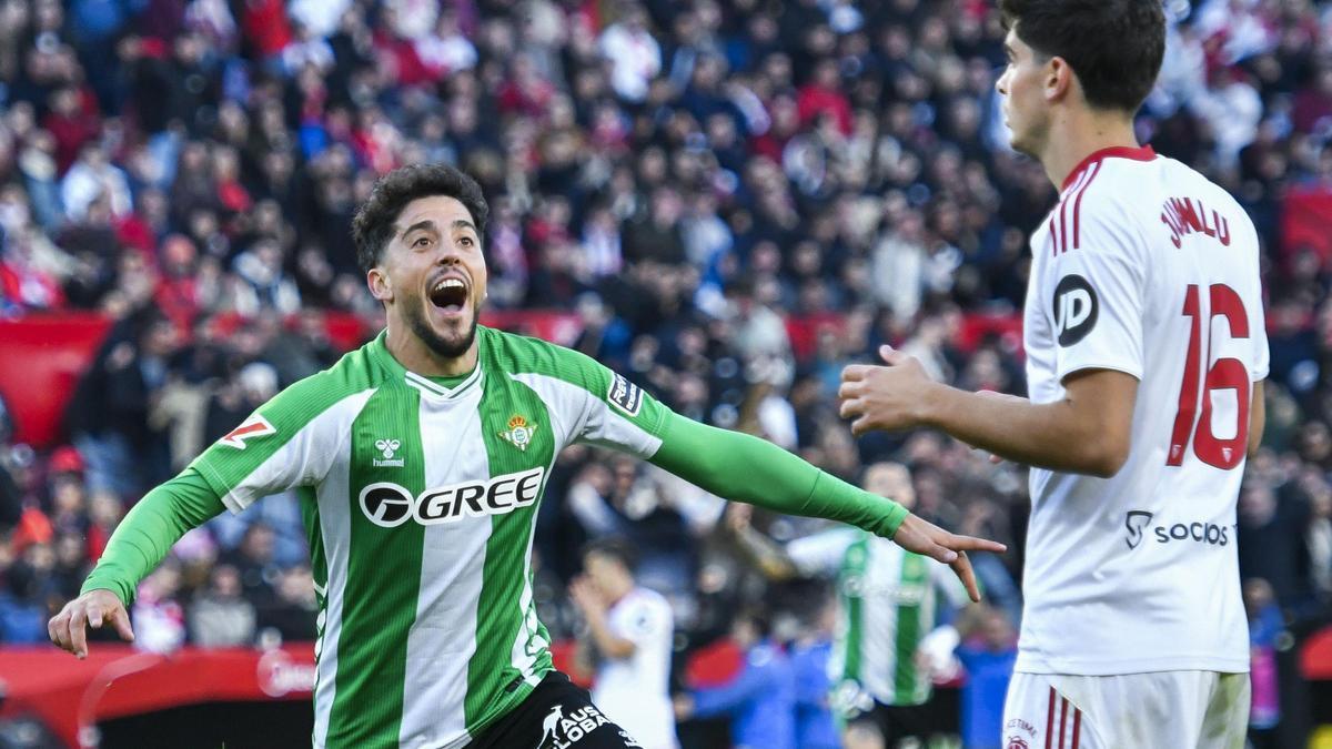 Fornals celebra el 0-1 en el Sevilla-Betis.