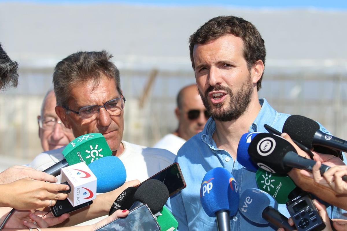 26/09/2019 El presidente nacional del PP, Pablo Casado, atiende a los medios despuÃ©s de la visita a las zonas de invernaderos afectadas por las riadas en AlmerÃ­a.