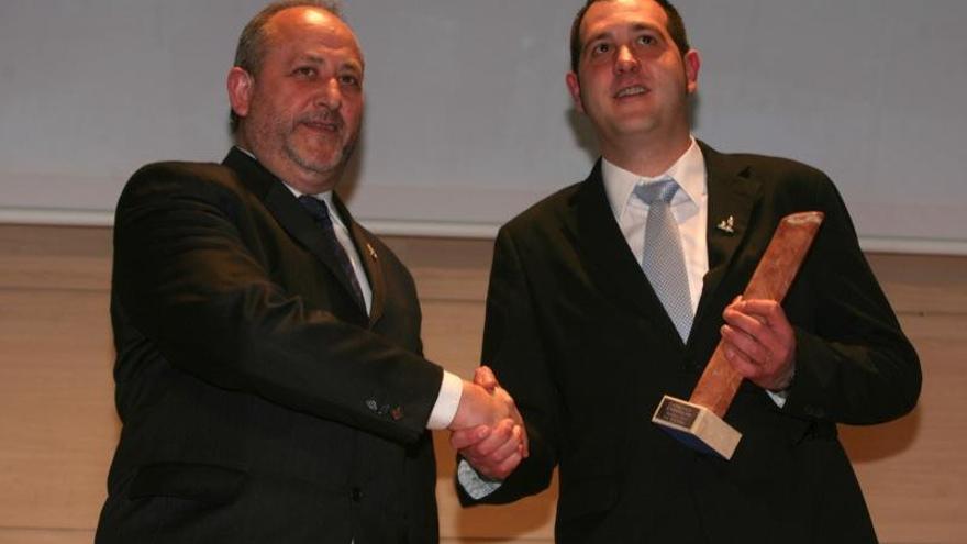 Gustavo Pérez recoge el premio