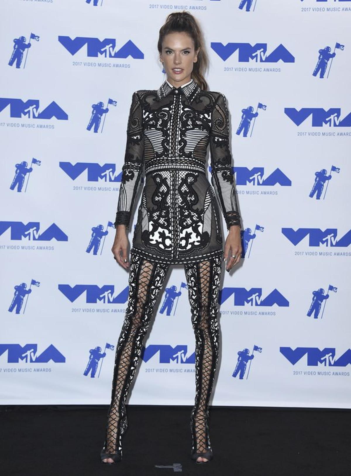 Alessandra Ambrosio en los MTV Video Music Awards 2017