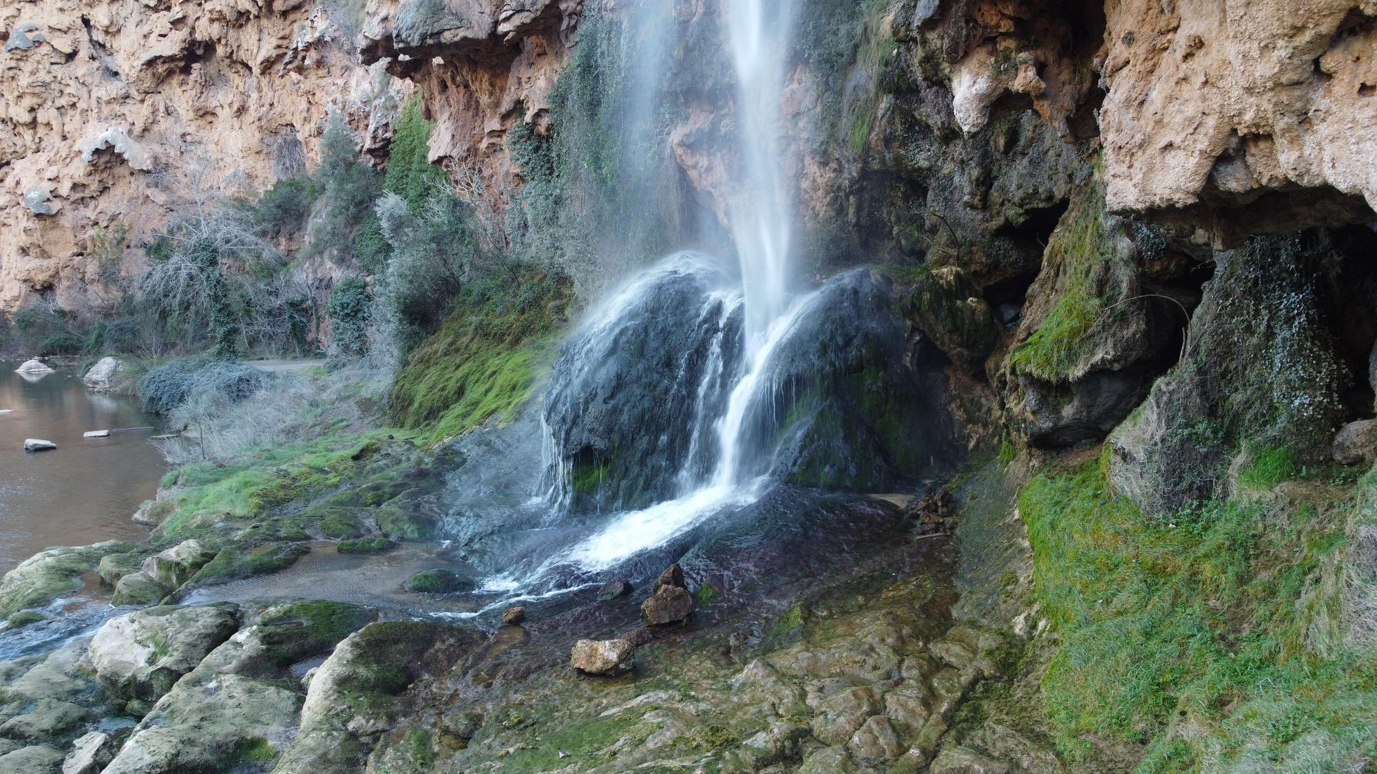 Espectaculares fotos: El Salto de la Novia de Navajas como nunca lo habías visto