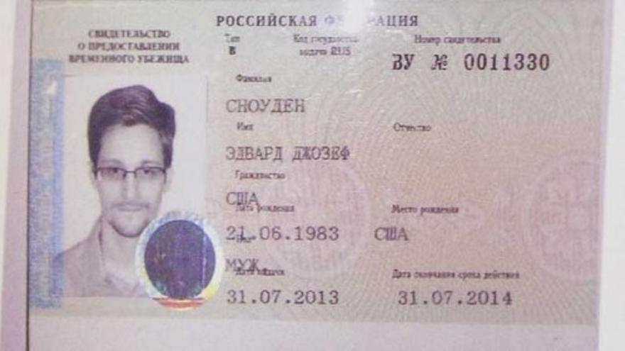 Rusia da asilo a Edward Snowden