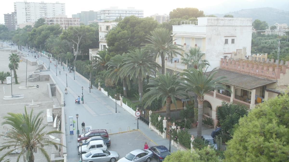 Zona del Voramar y las villas de Benicàssim, en primera línea de playa, donde muchos castellonenses cuentan con segunda residencia de alto valor.