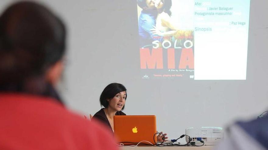 La ponente del taller &quot;Mujeres de película&quot;, en un momento del curso.