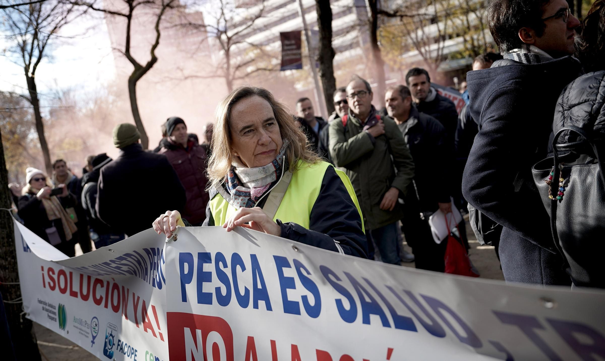 Concentración en Madrid de pescadores contra el recorte de días en el mar de Bruselas.