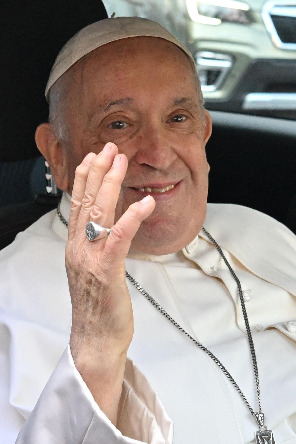 El Papa sale del hospital tras ser operado de una hernia abdominal