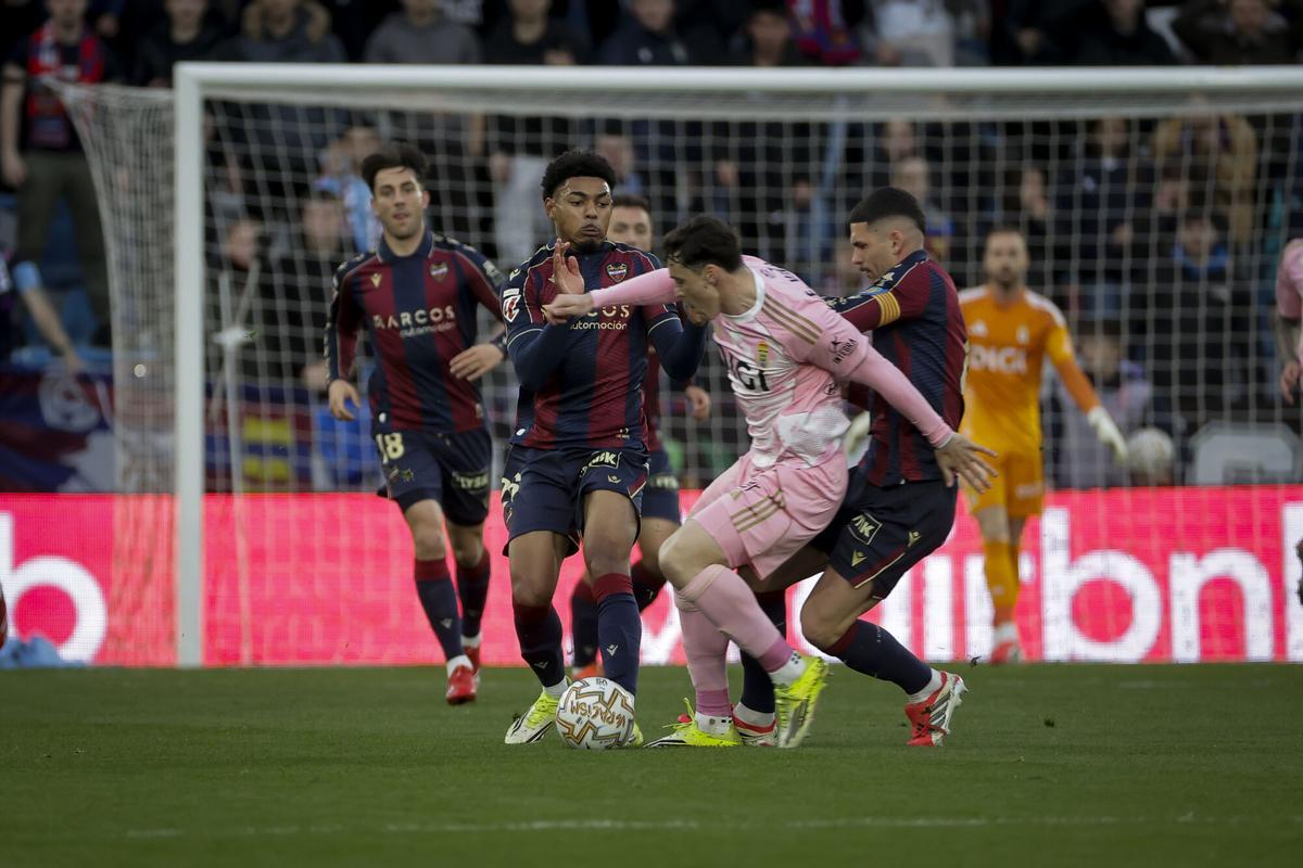 Así fue el partido entre el Real Oviedo y el Levante